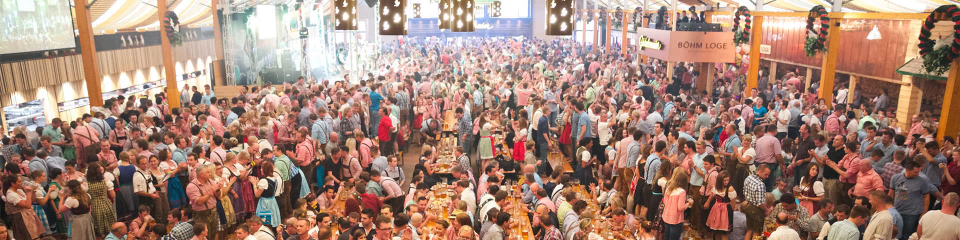 Volles Festzelt in Cannstatt