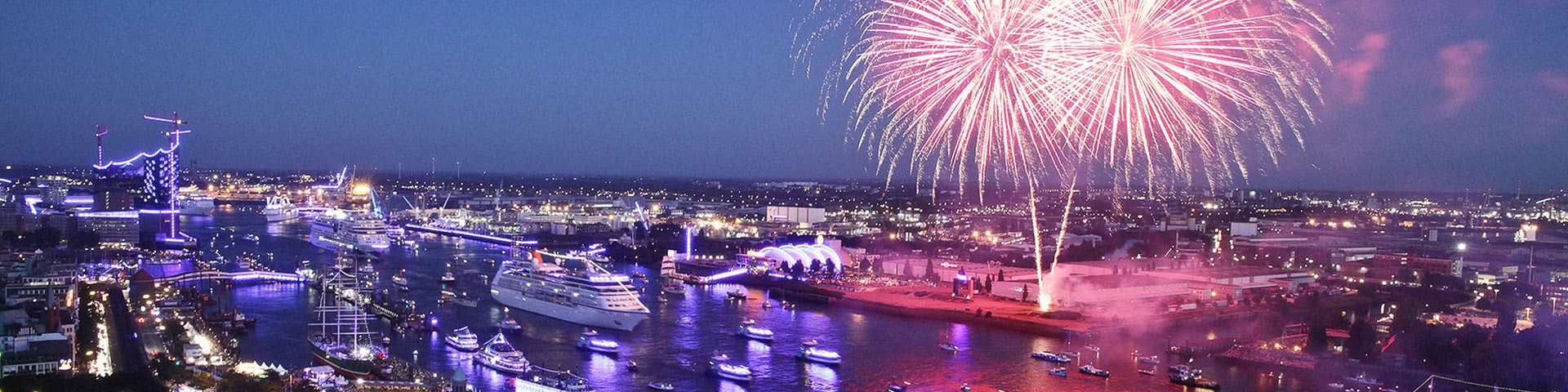 Großes Feuerwerk beim Hamburger Hafengeburtstag